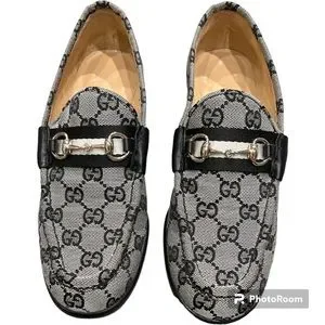 Authentic Gucci Gray Loafers
Silver Gucci emblem 30617638_59545451_322.jpg main image 3